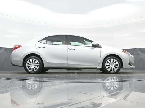 Used 2019 Toyota Corolla LE image 28