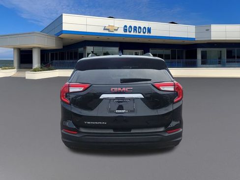 Used 2023 GMC Terrain SLE w/ Driver Convenience Package FWD image 4