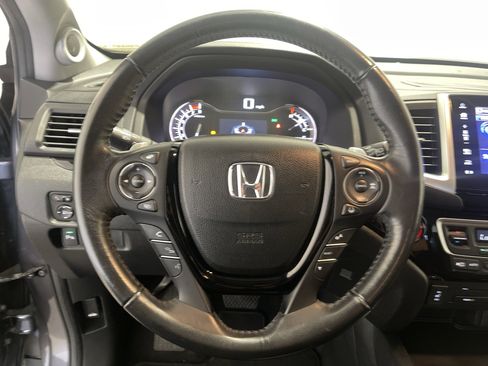 Certified 2017 Honda Pilot Touring image 17