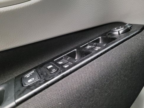 Used 2020 Jeep Renegade Latitude w/ Popular Equipment Group FWD image 27
