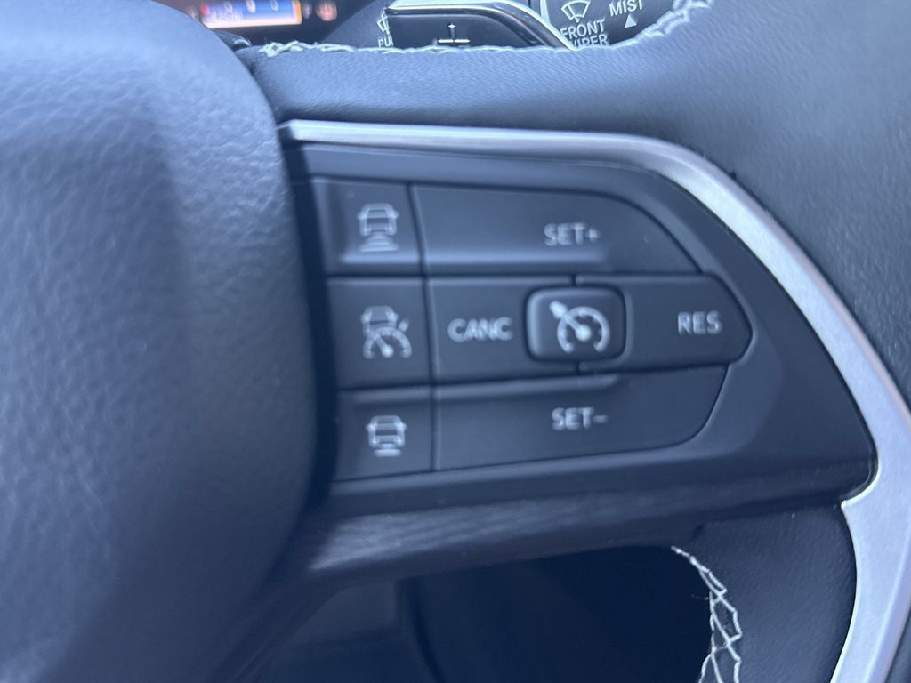 Used 2025 Jeep Grand Cherokee L Laredo RWD image 21