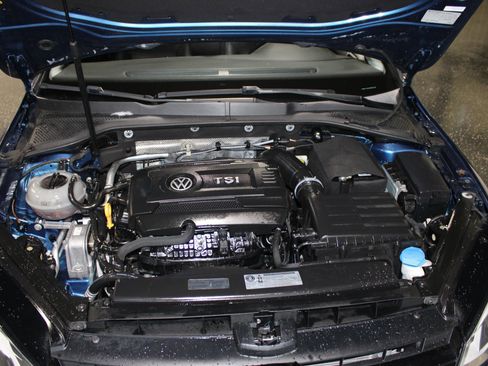 Used 2016 Volkswagen Golf Limited Edition image 31