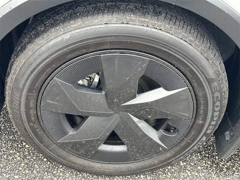 Used 2025 Toyota Prius LE image 9