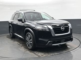 Used 2025 Nissan Pathfinder Platinum video 2