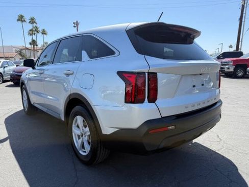 Used 2022 Kia Sorento LX FWD image 5