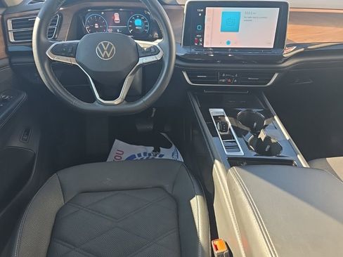 Used 2025 Volkswagen Atlas SE image 20