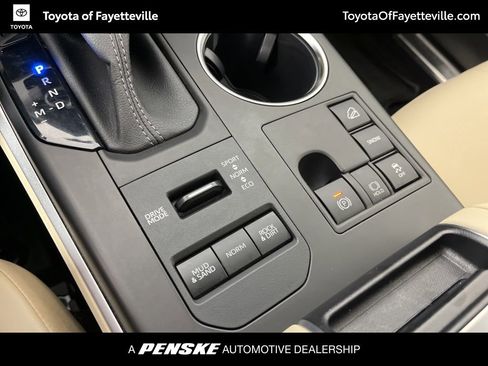 Used 2023 Toyota Highlander XLE image 36