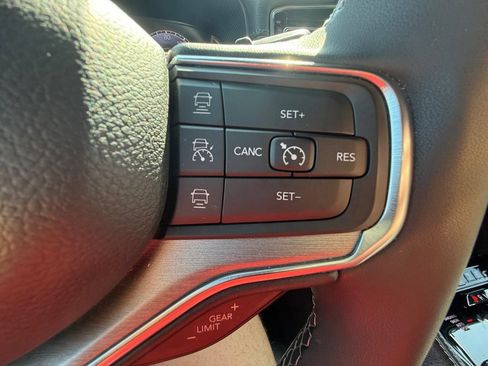 Used 2024 Jeep Wagoneer Series II AWD/4WD image 17