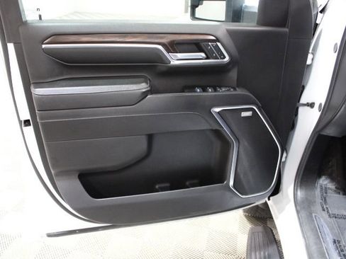 Used 2024 GMC Sierra 2500 SLT w/ SLT Convenience Package image 9