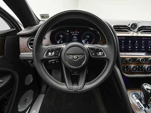 Certified 2023 Bentley Bentayga Extended Wheelbase image 15