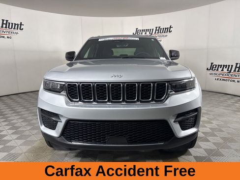 Used 2025 Jeep Grand Cherokee Laredo X w/ Luxury Tech Group I AWD/4WD image 3