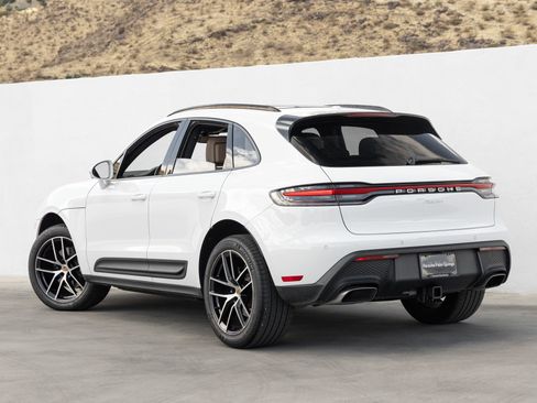Certified 2025 Porsche Macan AWD/4WD image 3