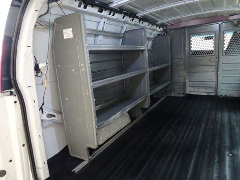 Used 2018 Chevrolet Express 2500 w/ Driver Convenience Package RWD image 15