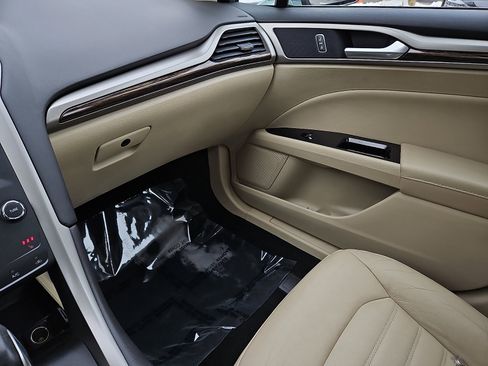 Used 2013 Ford Fusion SE image 25