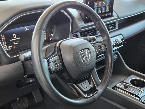 Used 2025 Honda Pilot Black Edition image 27