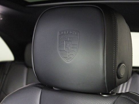 Certified 2026 Porsche Macan image 19