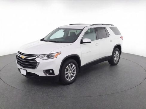 Used 2020 Chevrolet Traverse LT image 3