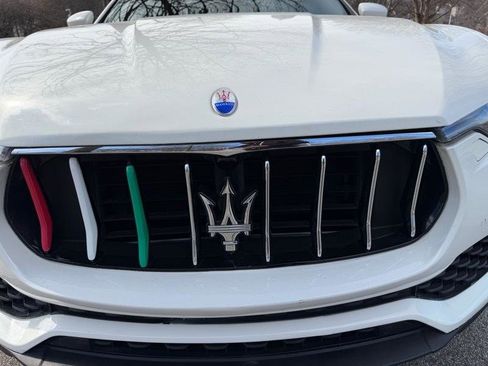 Used 2017 Maserati Levante image 36