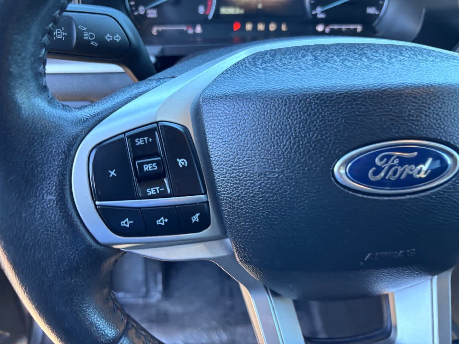 Used 2023 Ford Explorer XLT AWD/4WD image 16