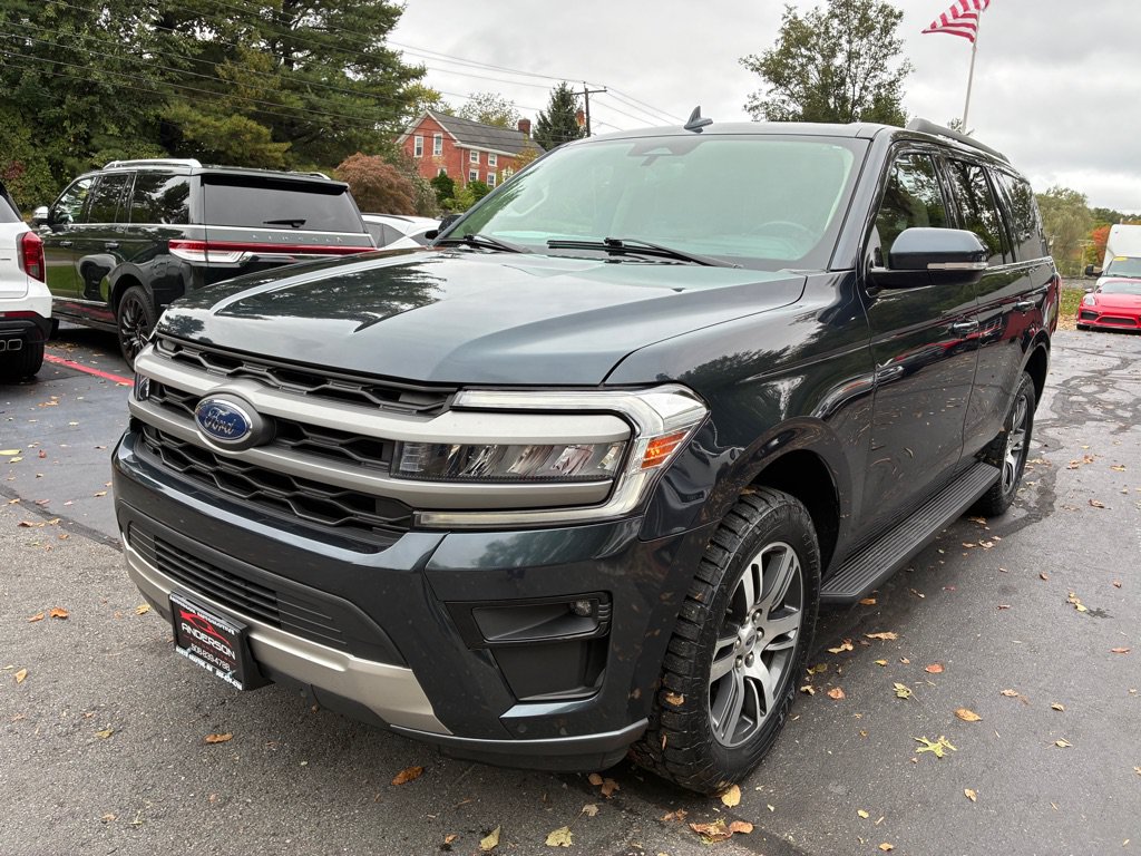 Used 2024 Ford Expedition XLT AWD/4WD image 3