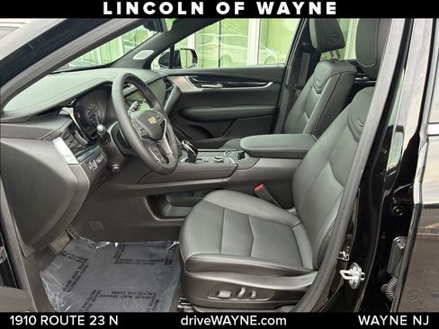 Used 2025 Cadillac XT5 Premium Luxury w/ Technology Package AWD/4WD image 11