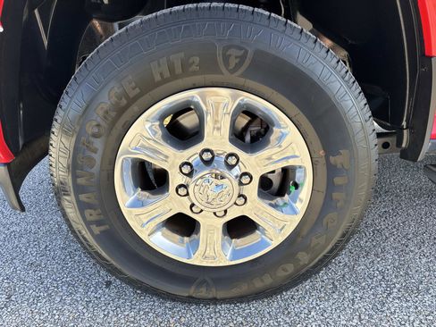 Used 2024 RAM 2500 Big Horn w/ Sport Appearance Package image 10