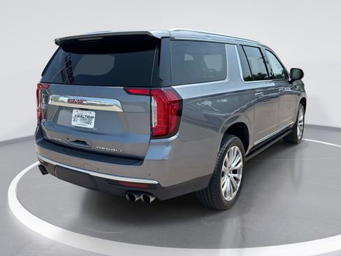 Used 2022 GMC Yukon XL Denali AWD/4WD image 8