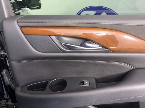 Used 2018 Cadillac Escalade 4WD image 37