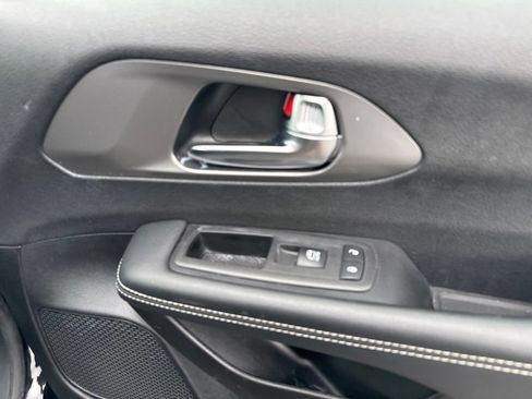 Used 2025 Chrysler Pacifica Select FWD image 34