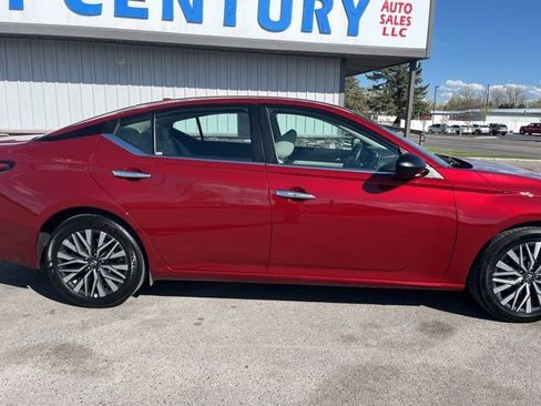 Used 2025 Nissan Altima 2.5 SV FWD image 16