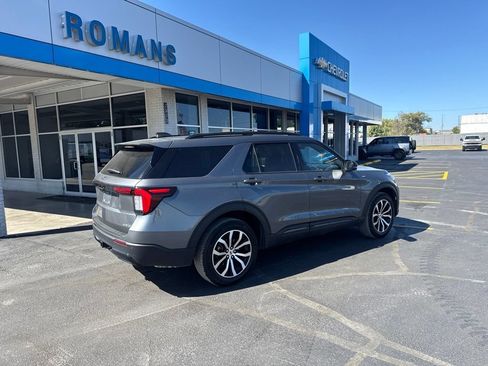 Used 2025 Ford Explorer ST-Line AWD/4WD image 4