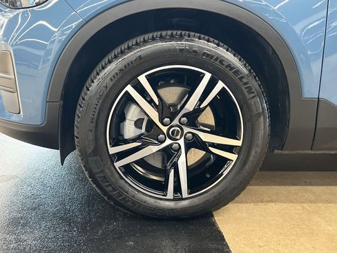 Used 2024 Volvo XC40 B5 Core w/ Climate Package image 11