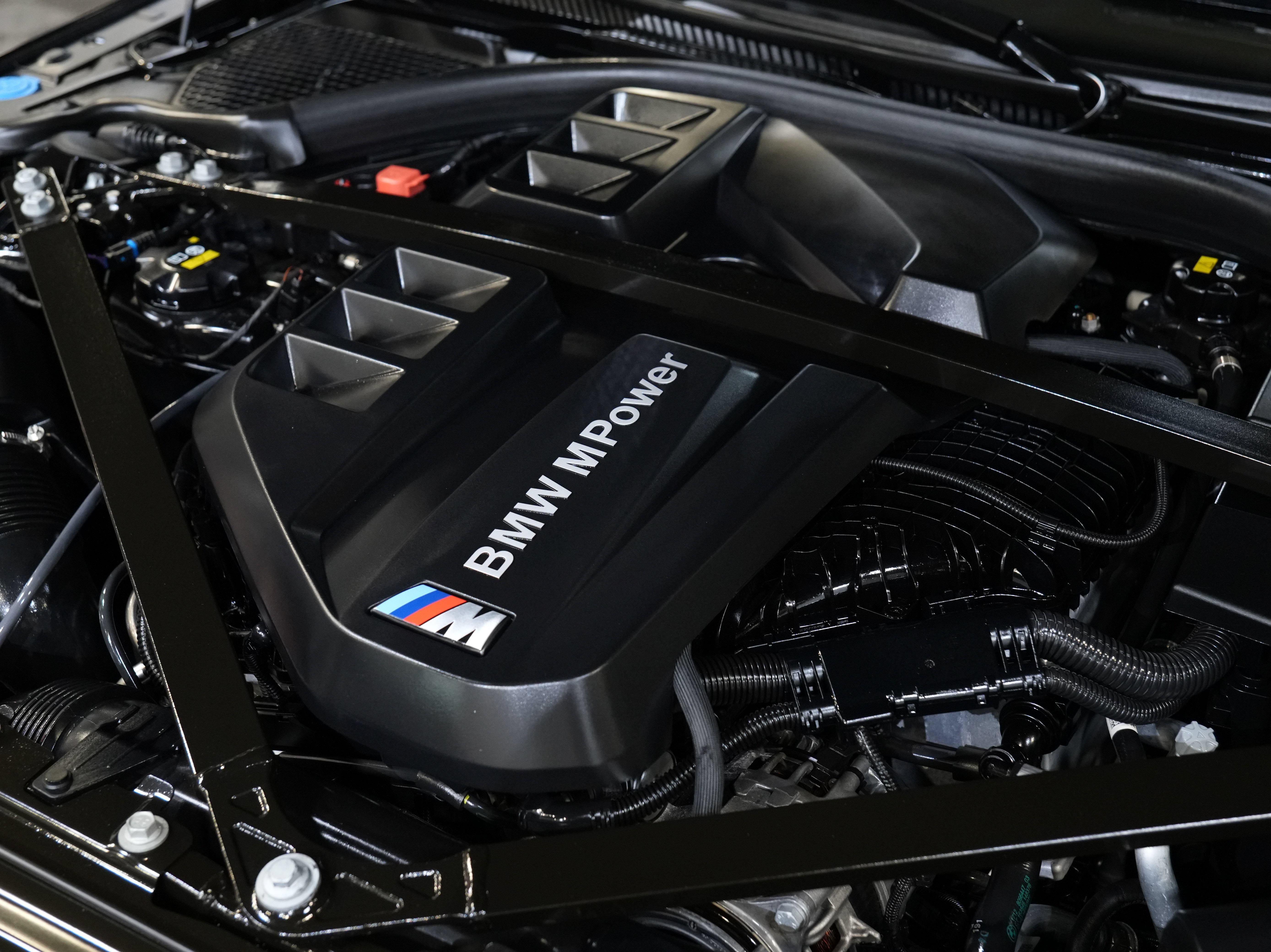 Used 2022 BMW M4 Competition w/ M Carbon Exterior Package RWD image 46