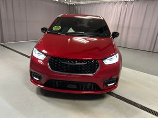 New 2026 Chrysler Pacifica Select video 2