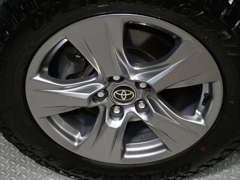 Used 2022 Toyota RAV4 XLE w/ Convenience Package AWD/4WD image 18