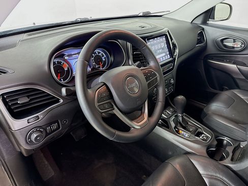 Used 2019 Jeep Cherokee Limited image 8