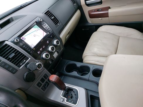 Used 2012 Toyota Sequoia Platinum image 28