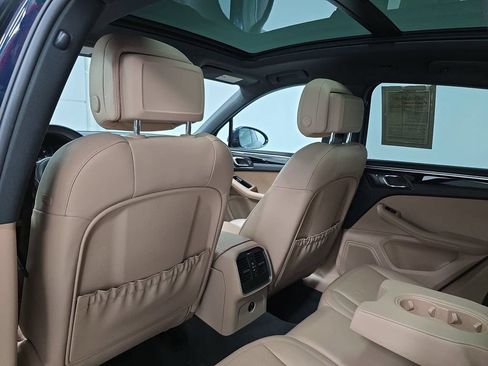 Certified 2021 Porsche Macan AWD/4WD image 28