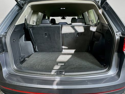 Used 2025 Volkswagen Atlas SE image 31