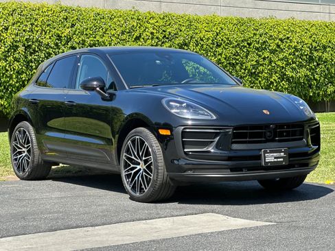 Certified 2025 Porsche Macan AWD/4WD image 10