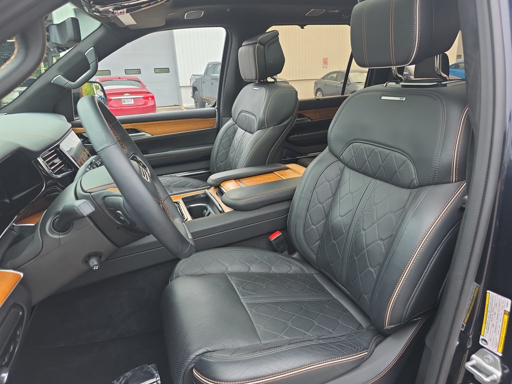Used 2023 Jeep Grand Wagoneer Series III AWD/4WD image 17