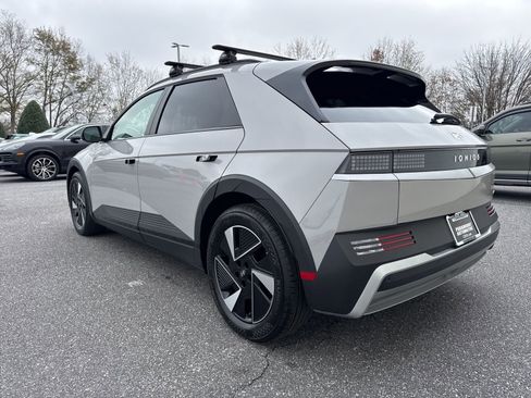 Used 2025 Hyundai Ioniq 5 SEL image 5