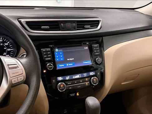 Used 2016 Nissan Rogue SV w/ SV Premium Package image 14