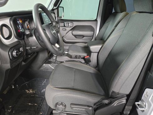 Used 2025 Jeep Wrangler Sport AWD/4WD image 10