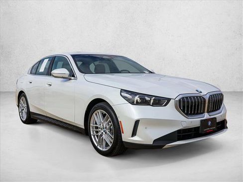 Used 2024 BMW 530i xDrive w/ Convenience Package AWD/4WD image 3