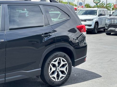 Used 2021 Subaru Forester Premium AWD/4WD image 7