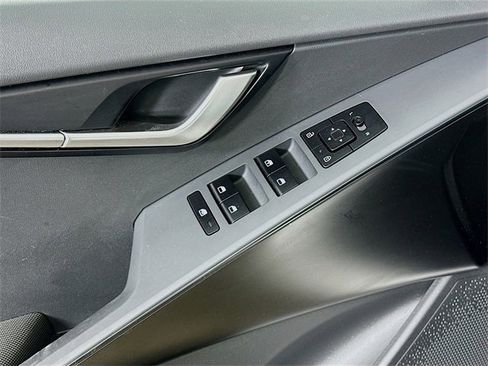 Used 2024 Kia Niro LX image 17