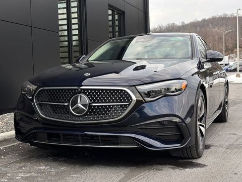 Used 2026 Mercedes-Benz E 350 4MATIC Sedan image 3