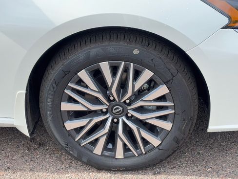 New 2025 Nissan Altima 2.5 SV image 10