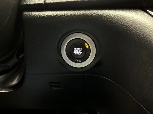 Used 2025 Chrysler Pacifica Select FWD image 21